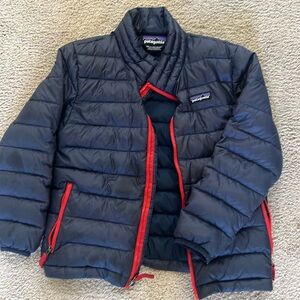 Boys Patagonia navy puffer jacket, size XS (5-6)